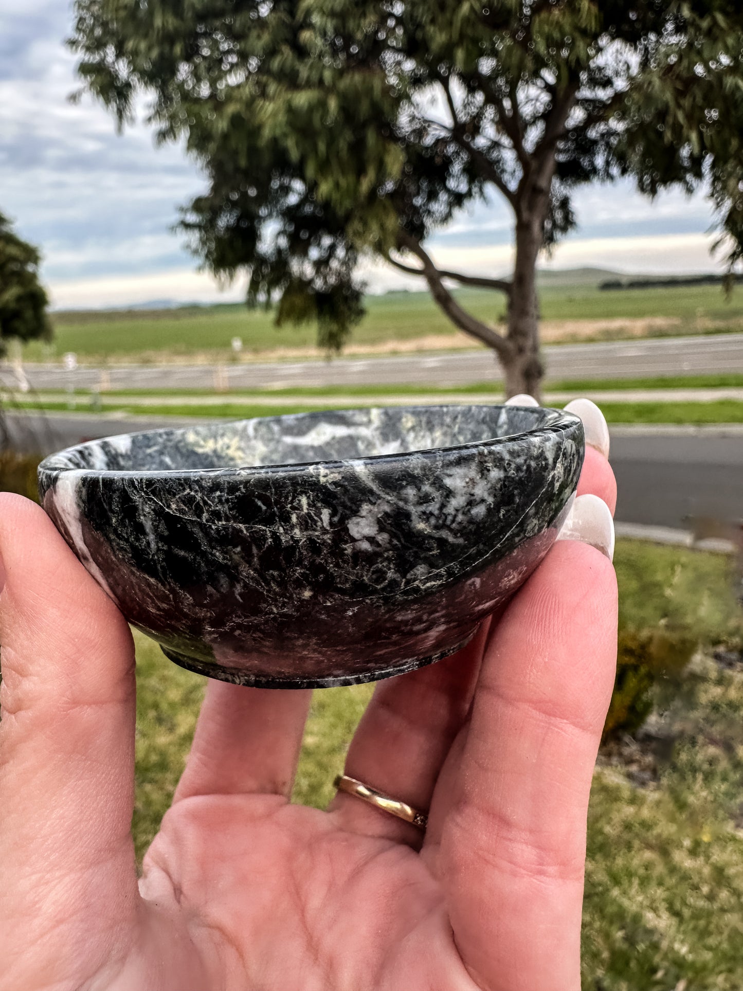 Black onyx bowl