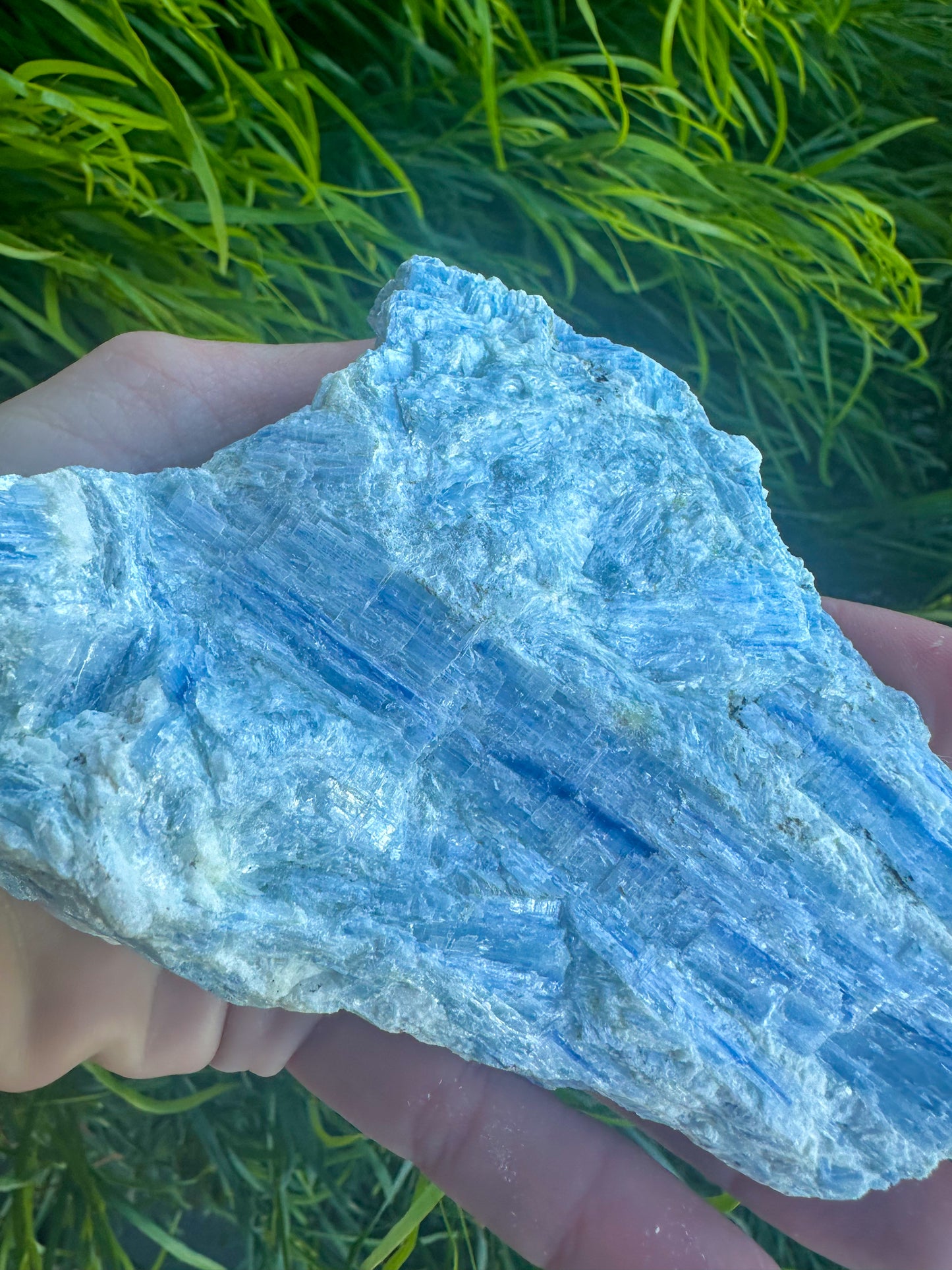 Blue kyanite raw