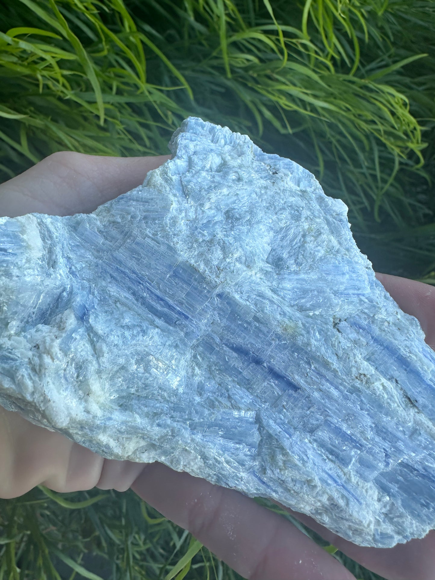 Blue kyanite raw