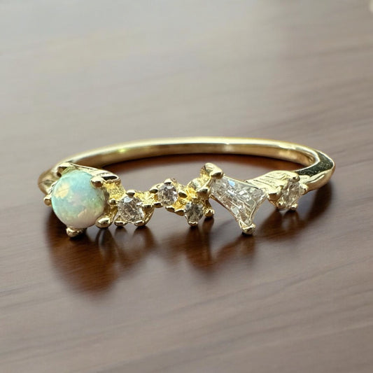 Opal ring - gold