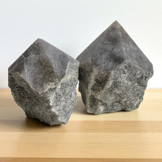 Semi polished point lepidolote