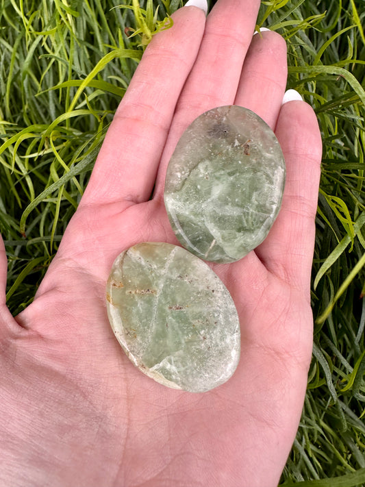 Green fluorite palm stone