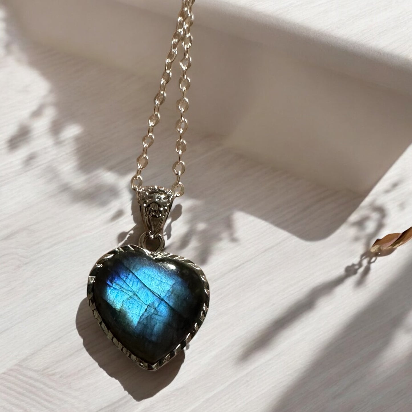 Sterling silver labradorite pendant with chain 925