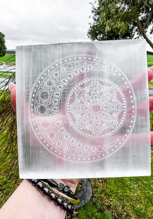 Large selenite engraved charging plate